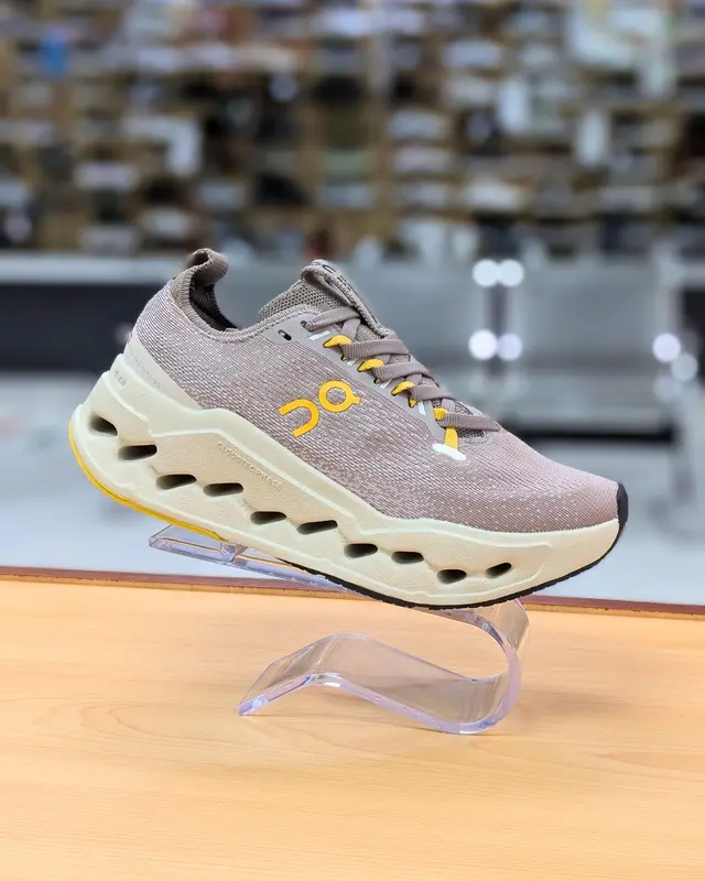 Foto de On Cloudsurfer Max Dama hx9d8