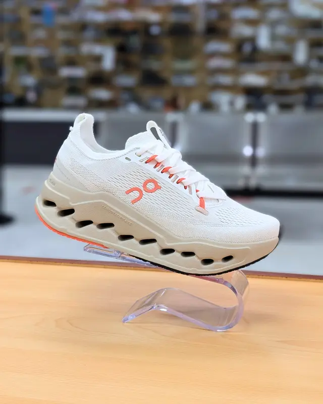 Foto de On Cloudsurfer Max Dama l1rgtoa