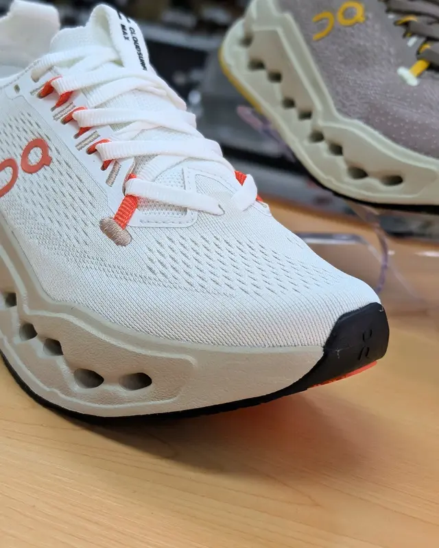 Foto de On Cloudsurfer Max Dama pcekfb