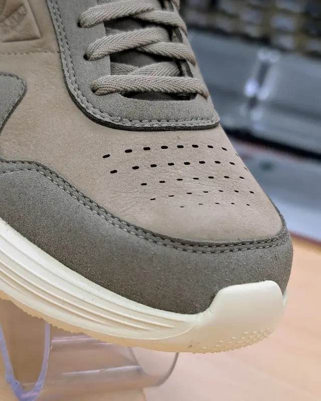 Foto de Clarks LT360L Dark Sand img_01K5HQBW21Q315JMZJS21ZP082