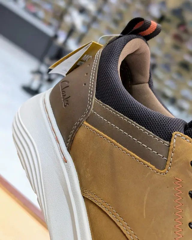 Foto de Clarks Motion Trek Ez img_01K5HQK4H4G6YYY9JMGV7F4P82