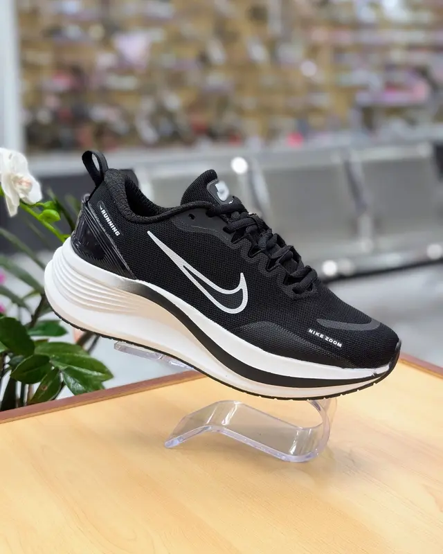 Foto de Nike V19 Mujer img_01K6AZ2S7Z1YDG7QN6S7MHQVBF