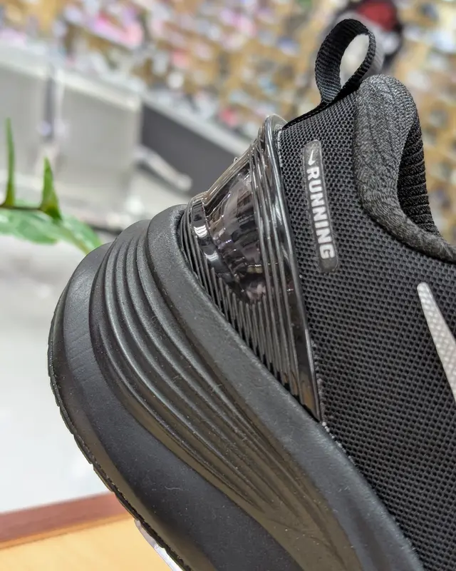 Foto de Nike V19 Hombres img_01K6AYYEE90E6JEZ6HWR67D0ST
