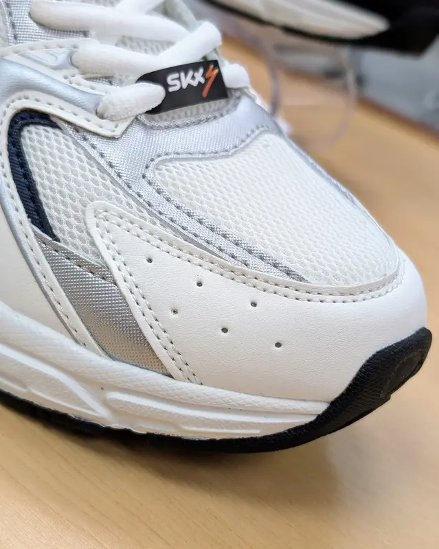 Foto de SKX Deportivo Lilo Dama img_01K8R4DBTRG1KX257YTA2APWW3