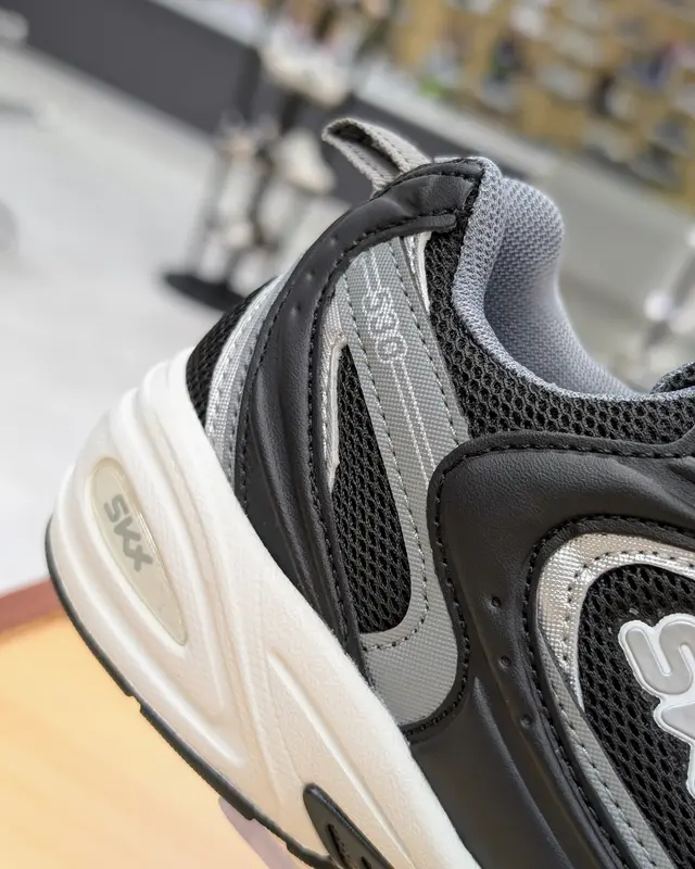 Foto de SKX Deportivo Lilo Dama img_01K8R4DBTRQ26GJ2JDMK55KKBX