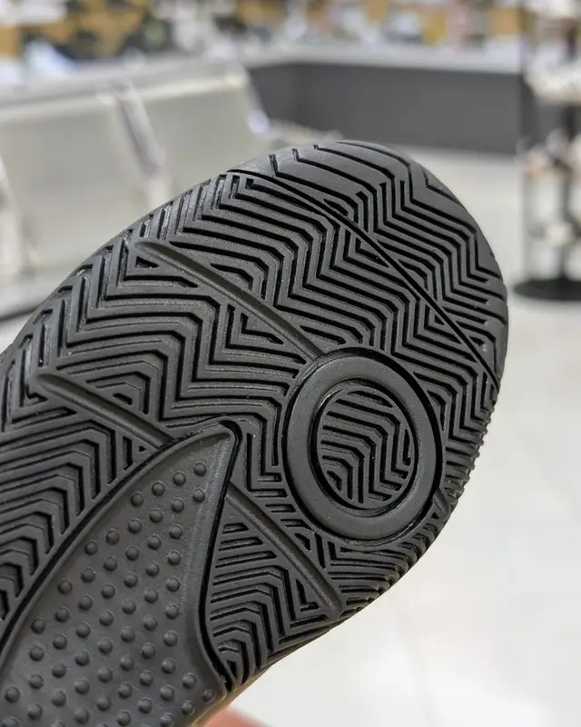 Foto de Bommer Guayin Africa img_01K8R3YD7K9BERN4AWK44HP503