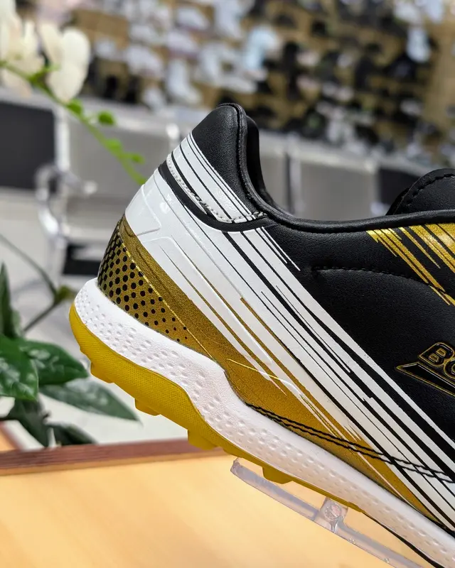 Foto de Bommer Guayin Madrid img_01K8R3T57BJ16BR9YVCQK5CE6P