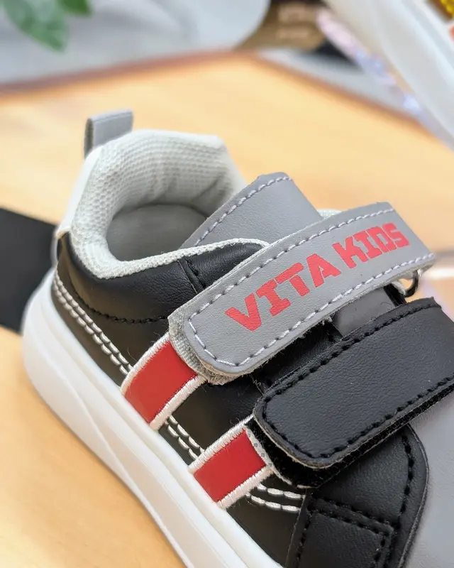 Foto de Vita Kids Tesla Casual Niño img_01K8X8X4DF4QCBZ0H3KG6HVF8H