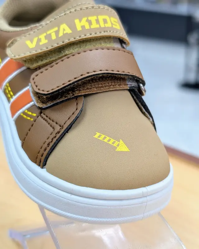 Foto de Vita Kids Tesla Casual Niño img_01K8X8X4DFAQ5VM3APKRPEW411