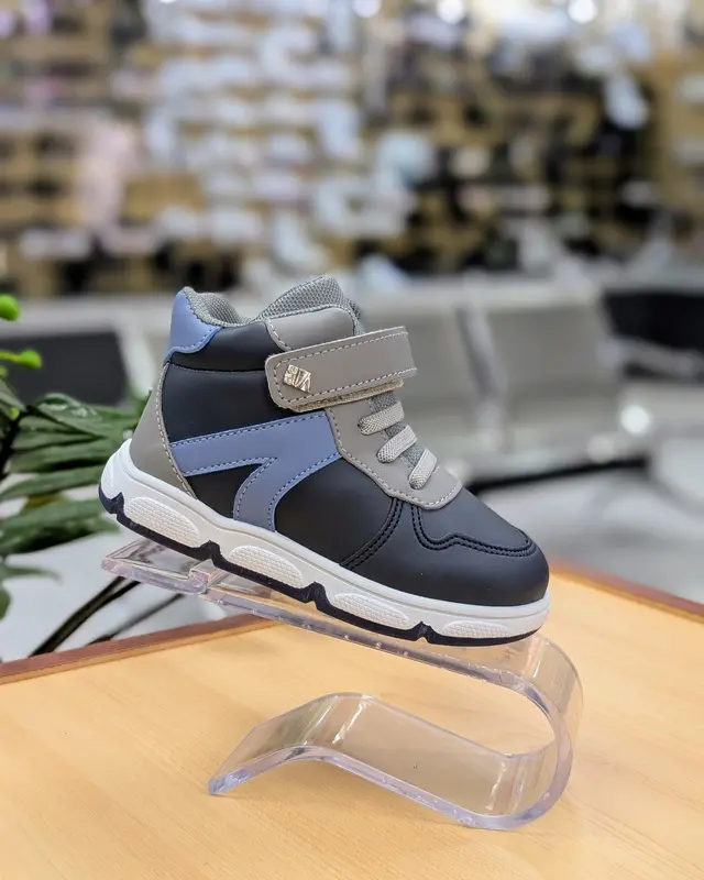 Foto de Vita Kids Newton Casual Niño img_01K8X9FBVEP91R44VYPGXJ9M2D