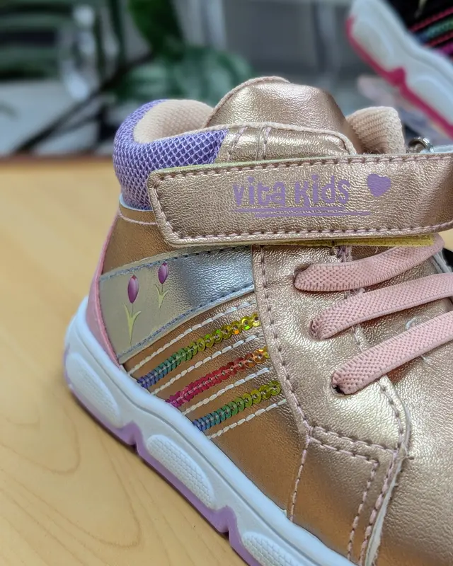 Foto de Vita Kids Henrietta Casual Niña img_01K8X9S6HZY1T3H3N6078ZN29P