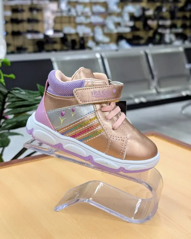 Foto de Vita Kids Henrietta Casual Niña img_01K8X9S6HZ3MW3CA8954RSKKVF