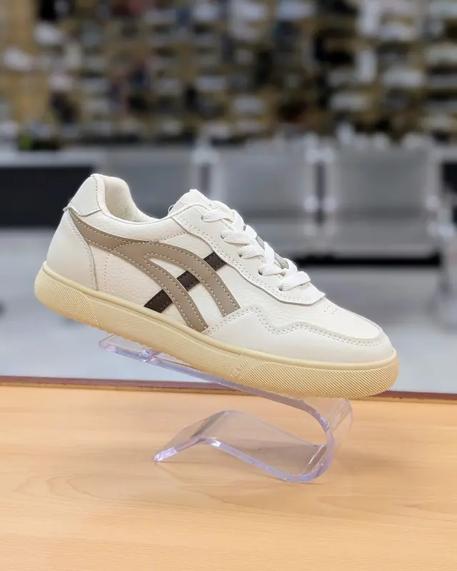 Foto de Kriza Tiffany Casual Mujer img_01K8X76NWEXVDYZZMJJEQF5MA9