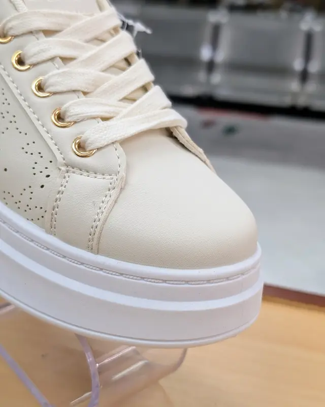 Foto de Kriza Deportivo Casual Carolina img_01K954BA4Q2T3684BFGNM3KEHY