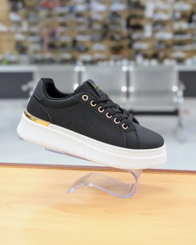 Foto de Kriza Deportivo Casual Carolina img_01K954BA4QC9EYGFN79B3K929F