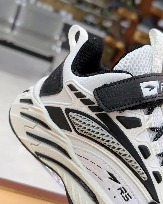 Foto de RS Sway Deportivo Niño img_01K9JXM9GDNH3DS2MRCY50PDYV