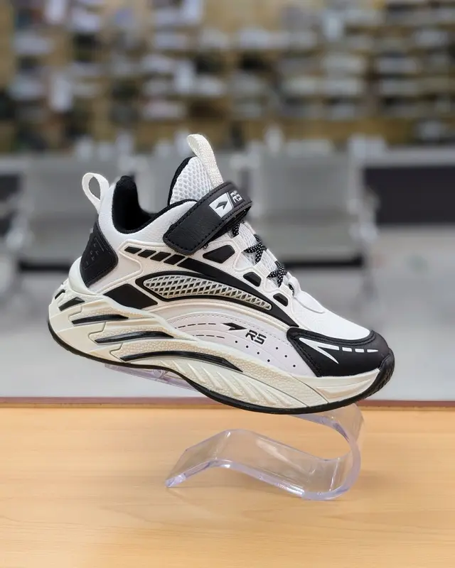 Foto de RS Sway Deportivo Niño img_01K9JXM9GDEYAA9EVFTBP4X6CF